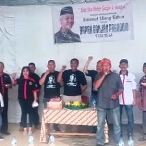 Segenap jajaran dan Kru yang bekerjasama dengan GP Medan usai sukses melaksanakan kegiatan berpose bersama dengan mengepalkan tangan.