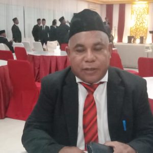 Ketua Bawaslu Kabupaten Maluku Tenggara (Malra) Maximus Lefeuw S.Sos, M.SH saat diwawancarai awak media usai mengikuiti pelantikan Panwas Kecamatan se-Kabupaten Maluku Tenggara bertempat di Hotel Aurelia Kimson Ohoijang - Langgur Jumat, (28/10/2022).