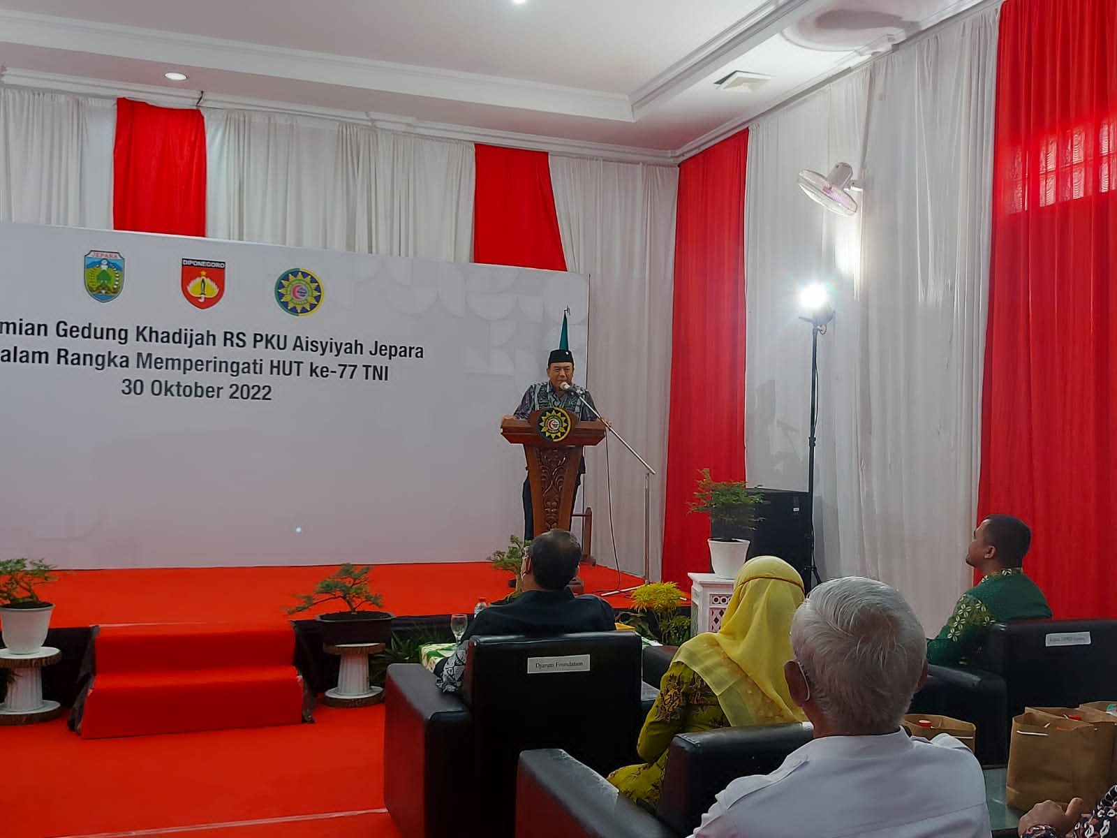 Dalam kesempatan ini, Edy Supriyanta juga mengingatkan agar para petinggi agar berhati-hati dan mempelajari aturan dan berkomunikasi dengan instansi terkait sehingga tidak ada permasalahan dalam pengelolaan anggaran di Desa.