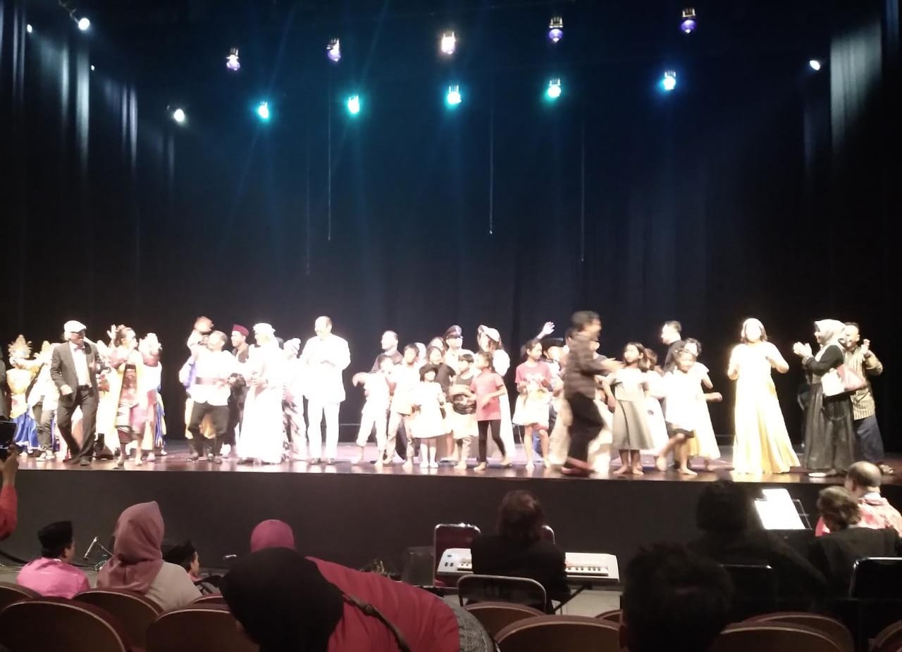 Drama atau sandiwara Grup Seni Tradisional Betawi " Kembang Batavia" yang mempersembahkan kisah "Terang Bulan Terang Di Kali" Minggu 30 Oktober 2022 pukul 19.30 di Teater Besar TIM (Taman Ismail Marzuki) Jakarta Pusat.