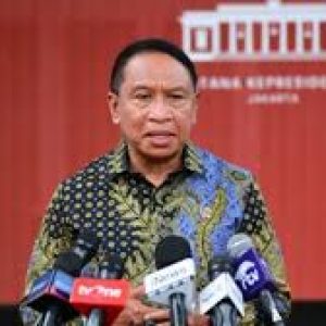 Menteri Pemuda dan Olahraga (Menpora) Zainudin Amali menyampaikan keterangan pers terkait pertemuannya dengan Presiden Joko Widodo di Kompleks Istana Kepresidenan, Jakarta, pada Selasa, 1 November 2022. Foto: BPMI Setpres/Muchlis Jr.