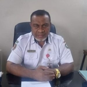 Kepala Dinas Pendidikan Kabupaten Maluku Tenggara Umar Hanubun S.Pd saat ditemui diruang kerjanya usai mengikuti Rapat Koordinasi (Rakor) dalam rangka mengevaluasi perkembangan pembangunan DAK fisik bidang pendidikan bersama pihak ketiga di aula Kantor Dinas setempat Senin, (9/11/2022) siang.