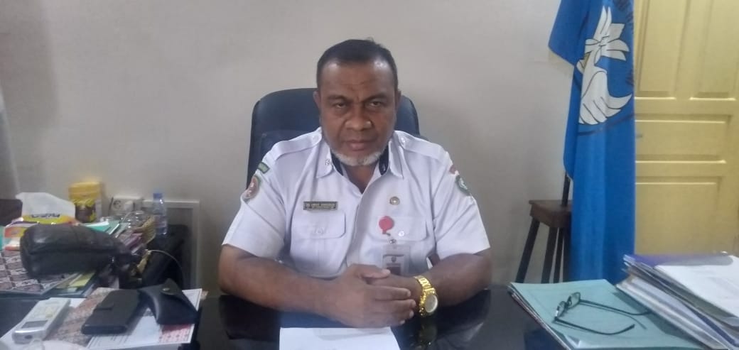 Kepala Dinas Pendidikan Kabupaten Maluku Tenggara Umar Hanubun S.Pd saat ditemui diruang kerjanya usai mengikuti Rapat Koordinasi (Rakor) dalam rangka mengevaluasi perkembangan pembangunan DAK fisik bidang pendidikan bersama pihak ketiga di aula Kantor Dinas setempat Senin, (9/11/2022) siang.