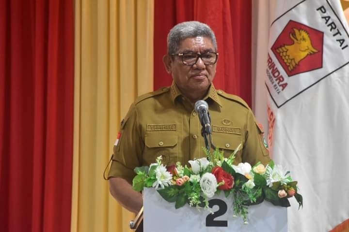 Bupati Maluku Tenggara Thaher Hanubun ketika menyampaikan sambutan lisan saat membuka Rapat Kerja Daerah Partai Gerindra Se Provinsi Maluku di Aula Aurelia Kimson Hotel kemarin Senin, (6/2/2023).